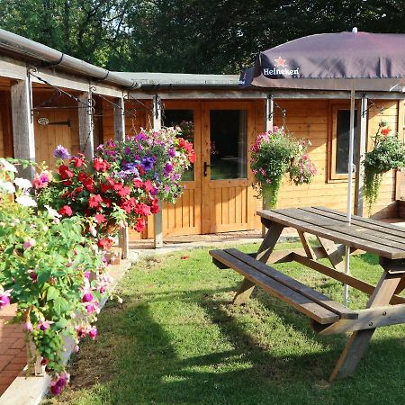 Homeside B&B Силверстон Экстерьер фото